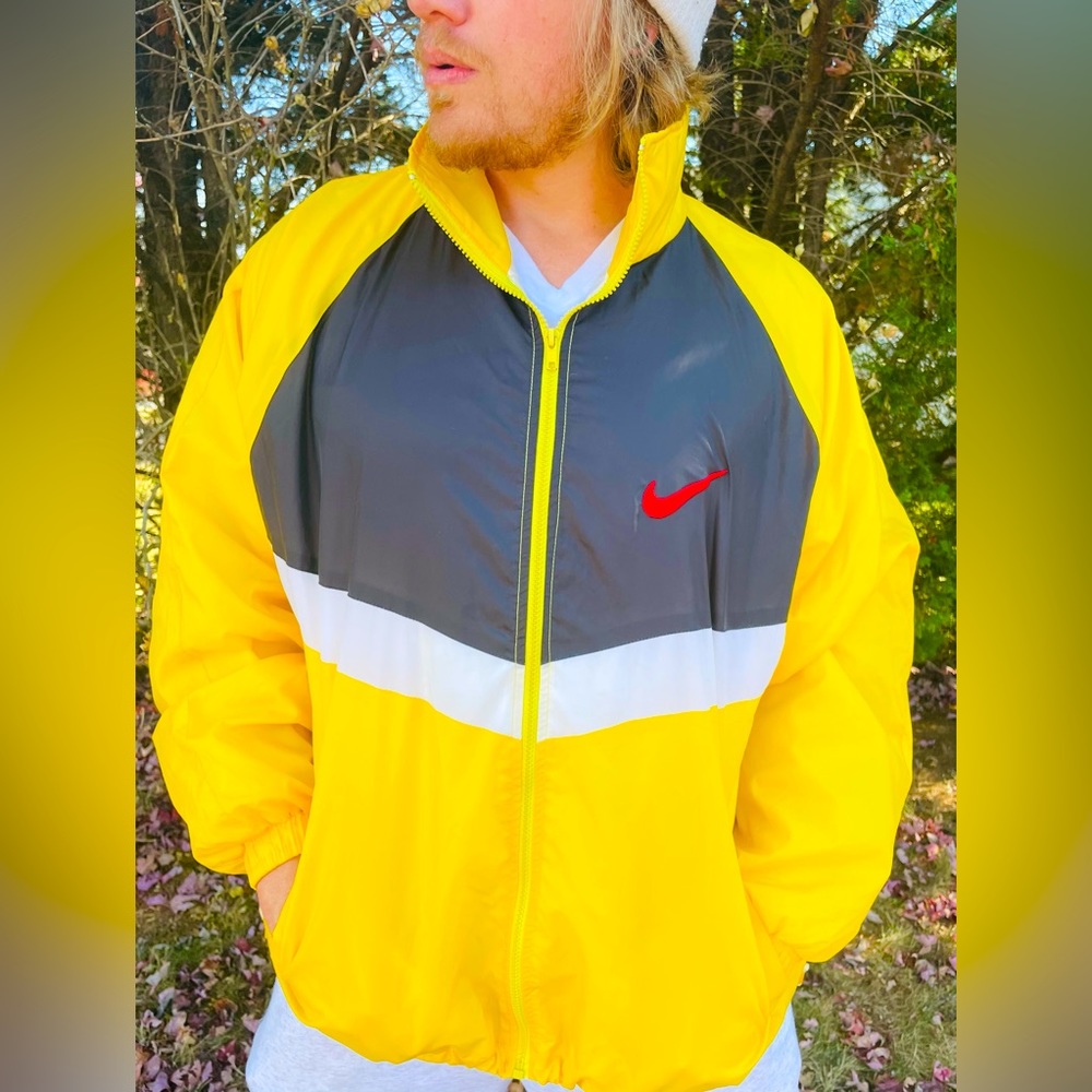Vintage Men’s large NIKE yellow blue red windbreaker jacket mesh coat sporty